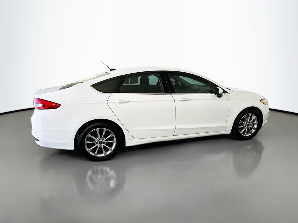 Used 2017 Ford Fusion SE image 8