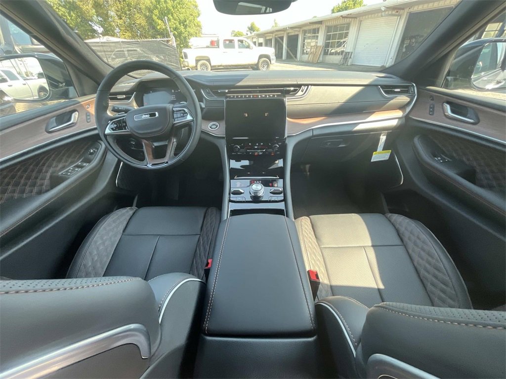 New 2025 Jeep Grand Cherokee Summit image 18