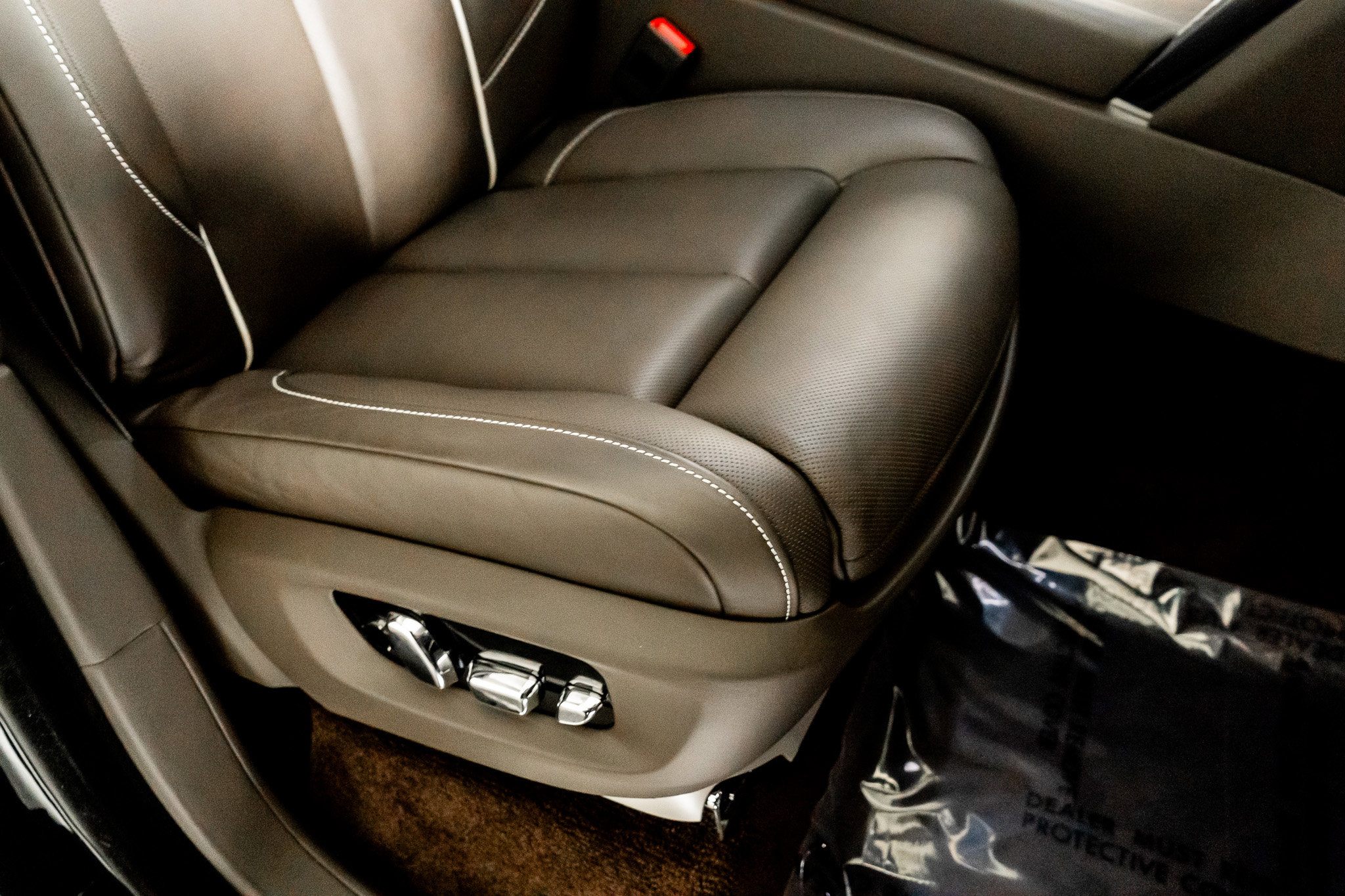 Used 2023 Rolls-Royce Cullinan w/ Cullinan Package image 32