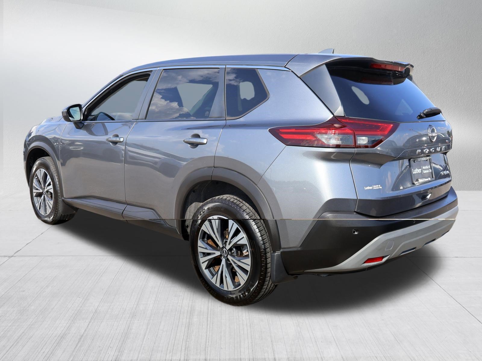 Used 2023 Nissan Rogue SV AWD/4WD image 5