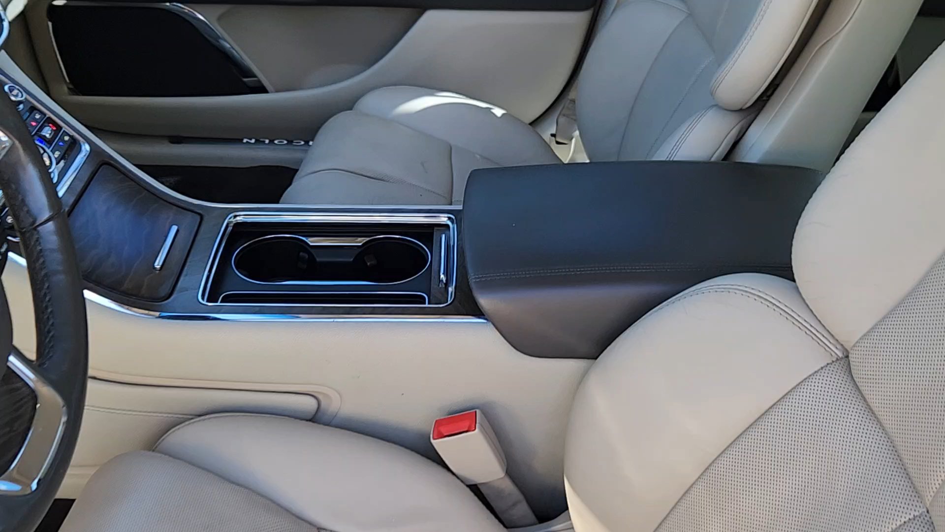 Used 2018 Lincoln Continental Reserve AWD/4WD image 27