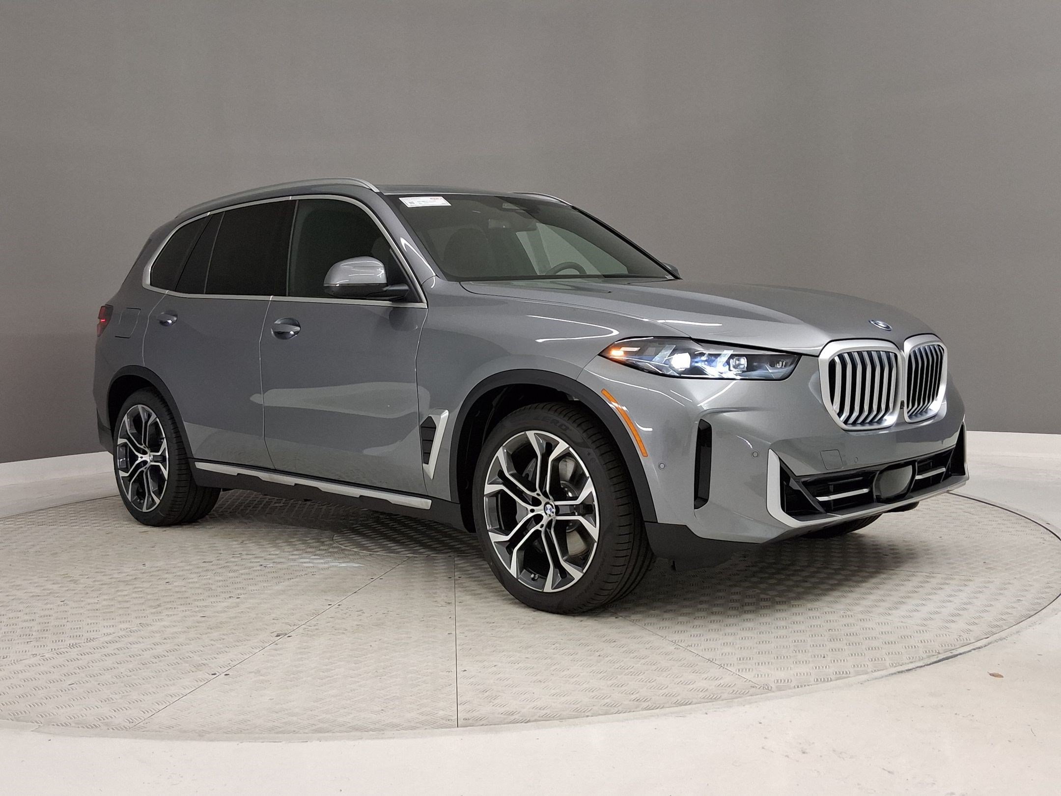 New 2026 BMW X5 xDrive50e w/ Premium Package AWD/4WD image 5