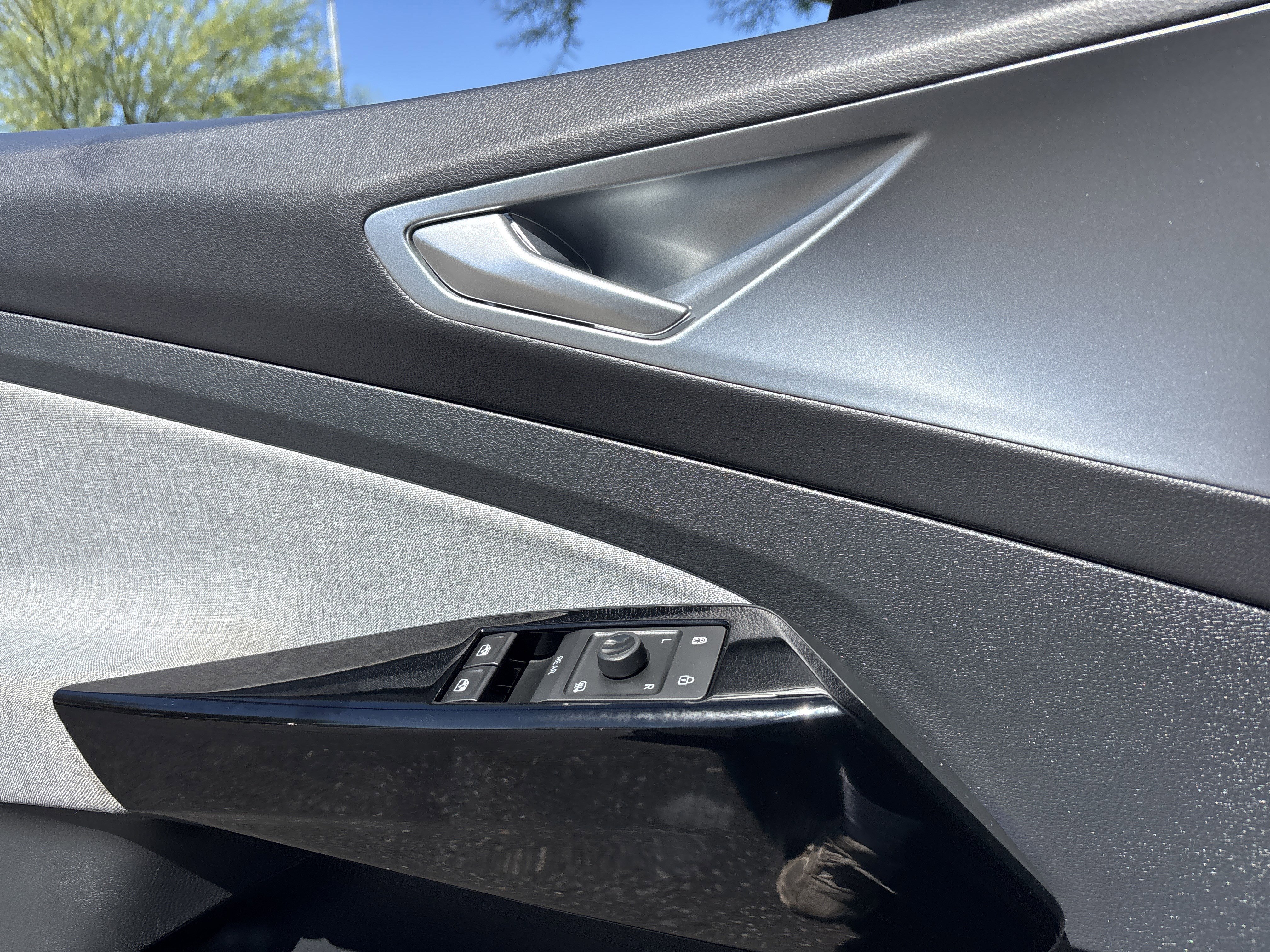 Used 2023 Volkswagen ID.4 Pro image 19