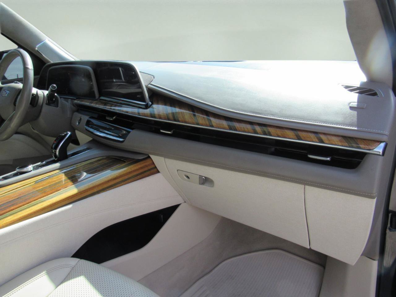 Used 2021 Cadillac Escalade Premium Luxury Platinum AWD/4WD image 35
