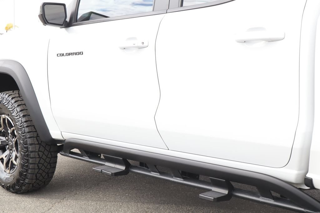 Used 2024 Chevrolet Colorado ZR2 w/ Technology Package AWD/4WD image 17