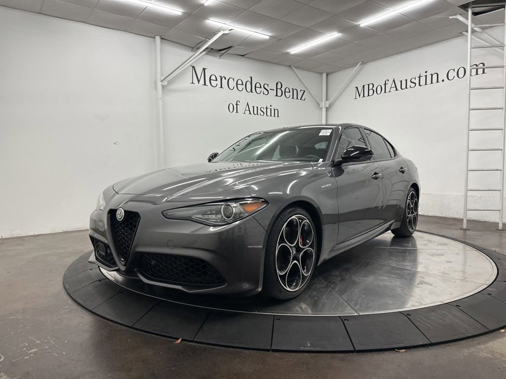Used 2022 Alfa Romeo Giulia Veloce RWD image 3
