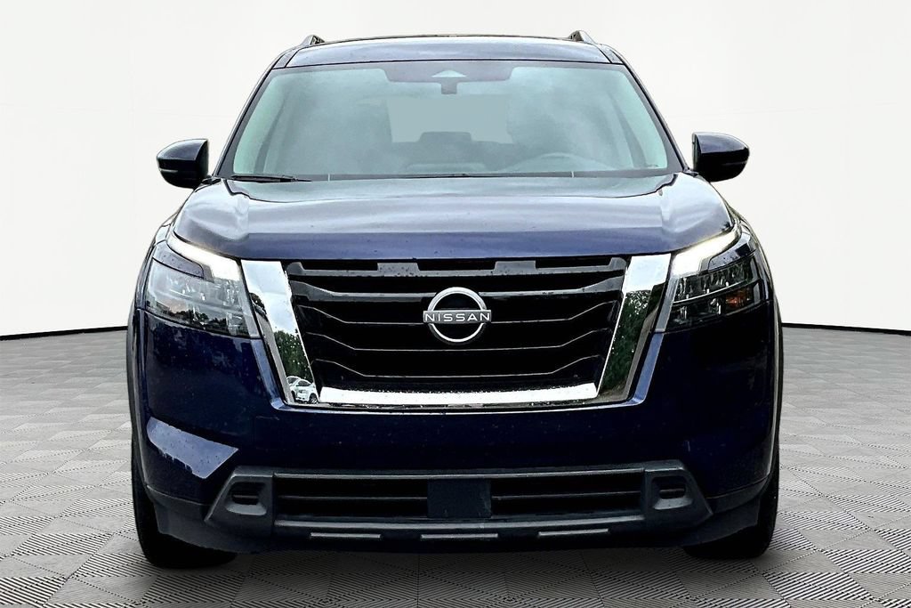 Used 2025 Nissan Pathfinder SV FWD image 2