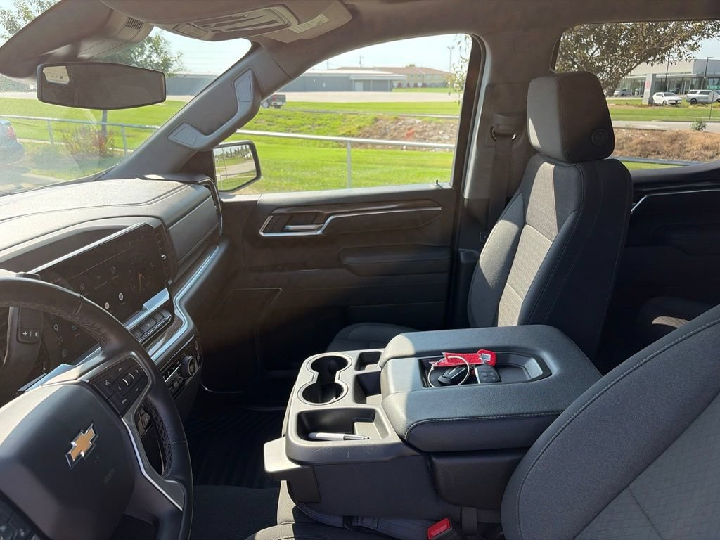 Used 2025 Chevrolet Silverado 1500 LT AWD/4WD image 48