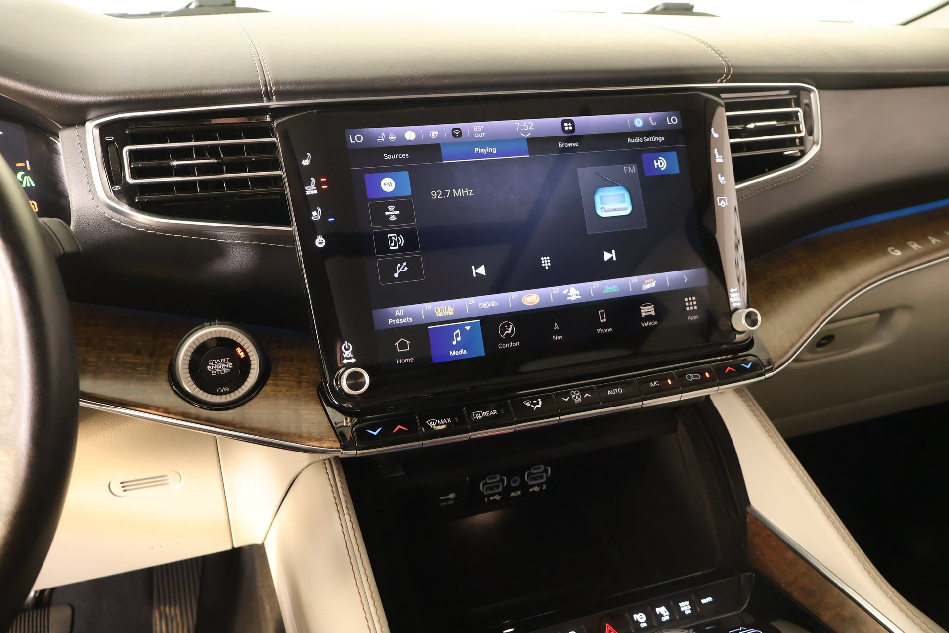 Used 2023 Jeep Grand Wagoneer 4WD w/ Convenience Group III image 5