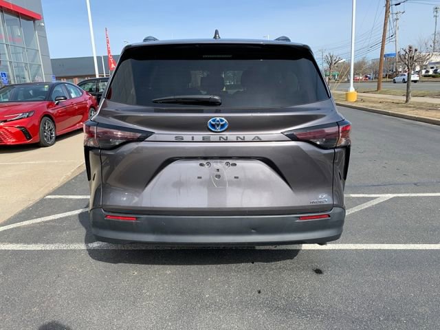 Used 2023 Toyota Sienna LE video 4