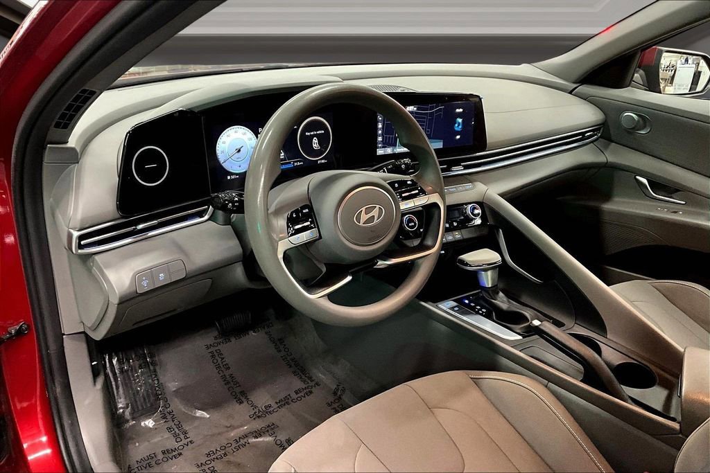 Used 2024 Hyundai Elantra SEL image 17