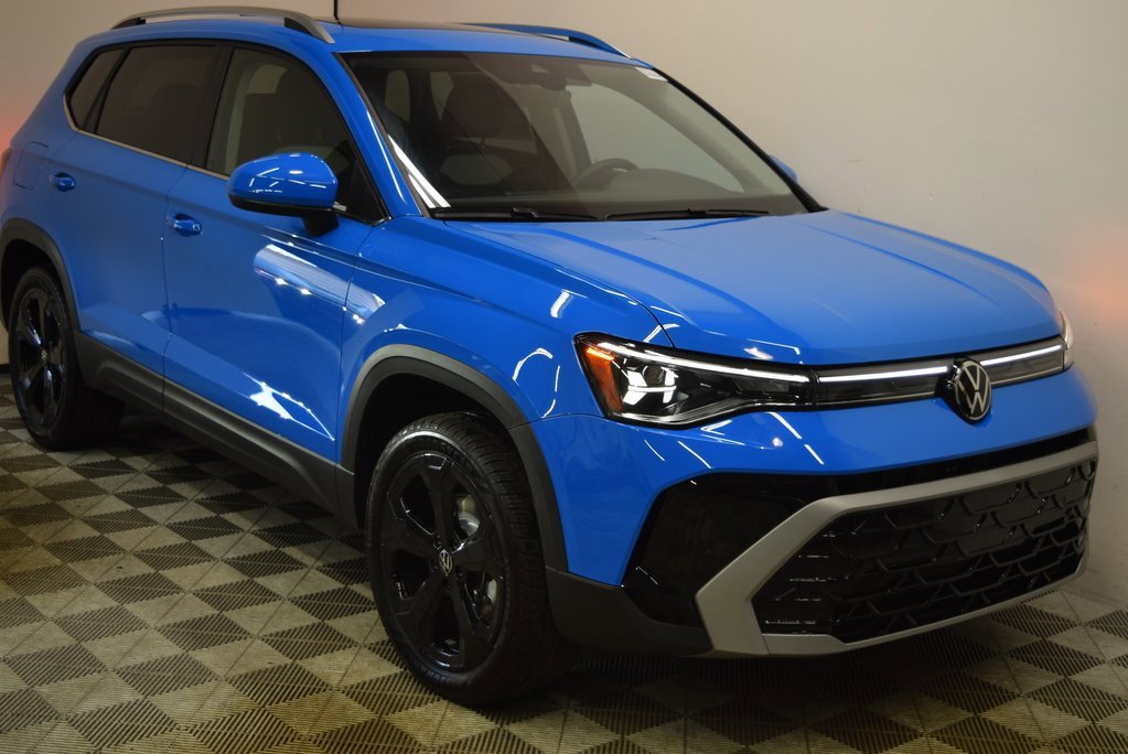 New 2025 Volkswagen Taos SEL image 1