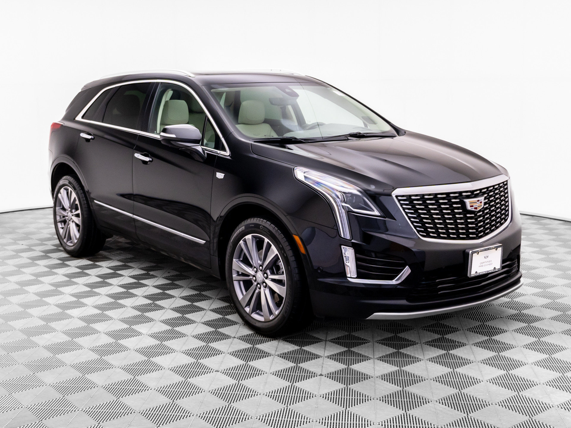 Used 2024 Cadillac XT5 Premium Luxury w/ Technology Package AWD/4WD image 8