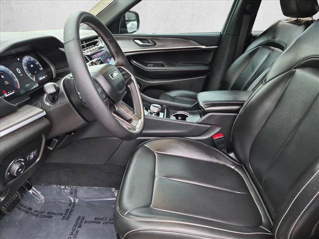 Used 2025 Jeep Grand Cherokee L Limited w/ Black Appearance Package AWD/4WD image 23