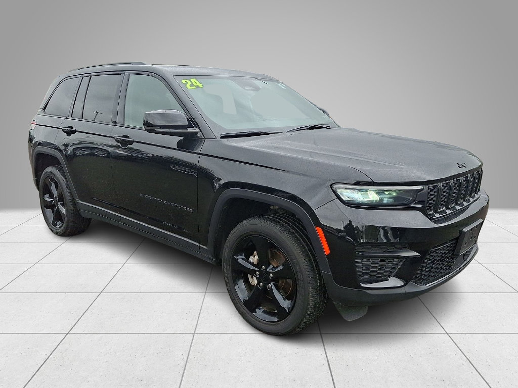Used 2024 Jeep Grand Cherokee Altitude AWD/4WD image 4