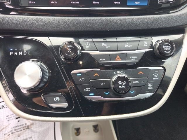 Used 2023 Chrysler Pacifica Touring-L FWD image 32