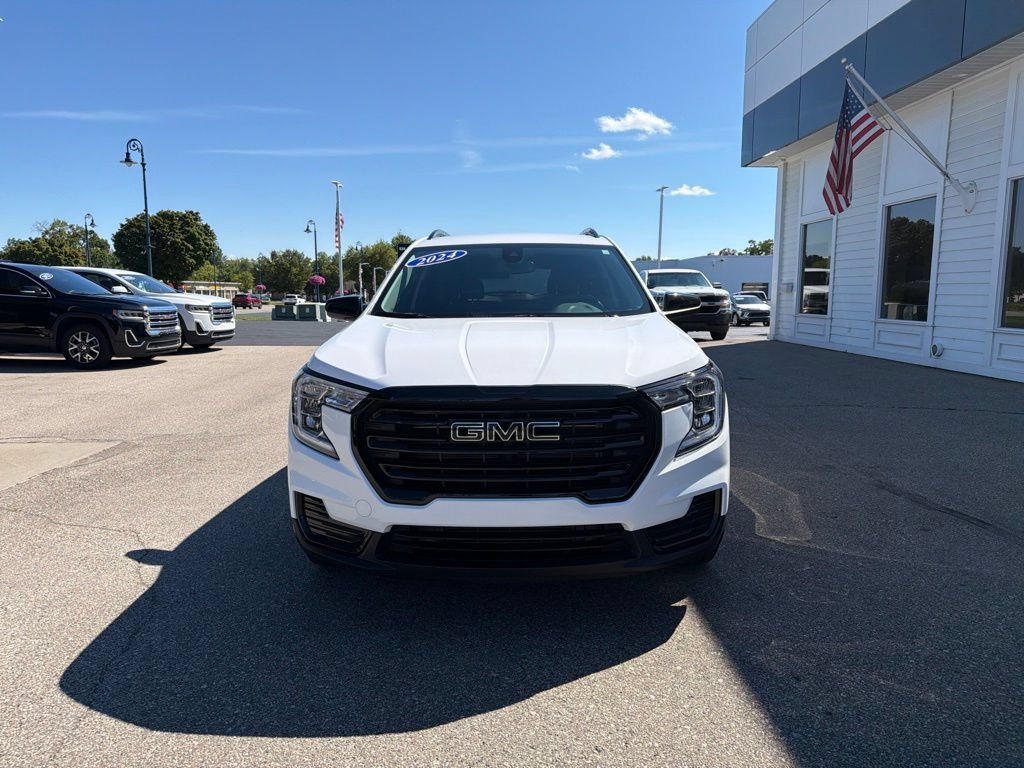 Certified 2024 GMC Terrain SLE w/ Driver Convenience Package FWD image 2