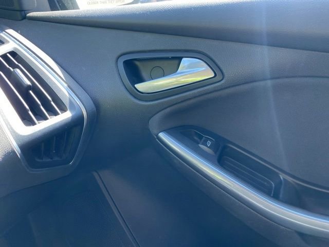 Used 2012 Ford Focus Titanium FWD image 22