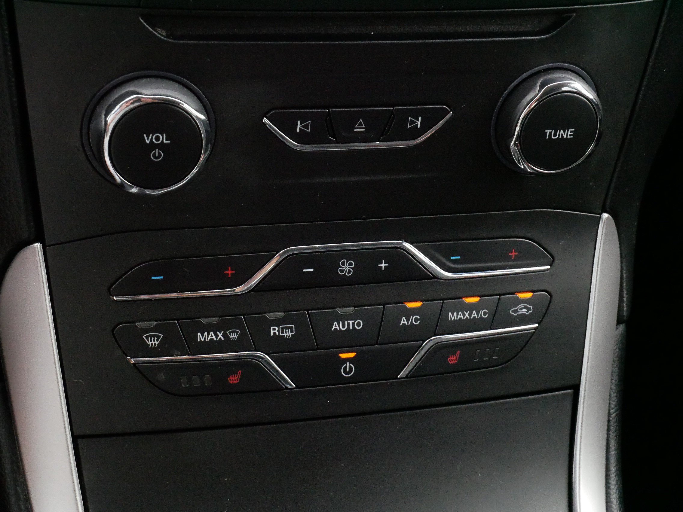 Used 2018 Ford Edge SEL w/ Equipment Group 201A AWD/4WD image 23