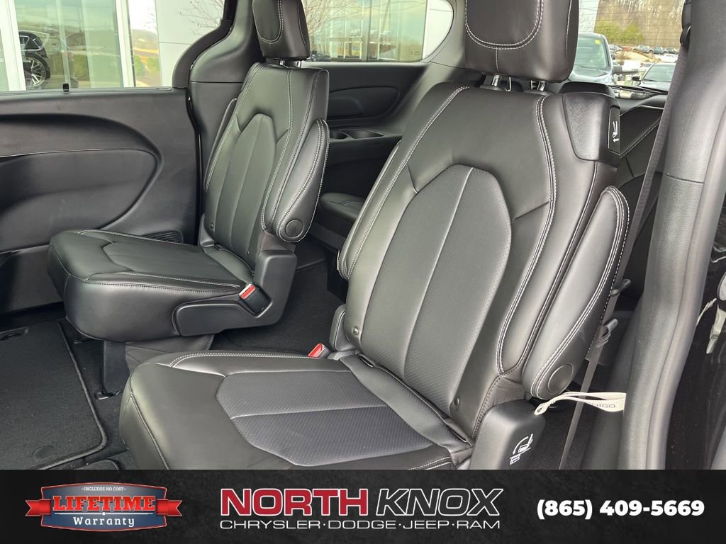 New 2026 Chrysler Pacifica Select image 13