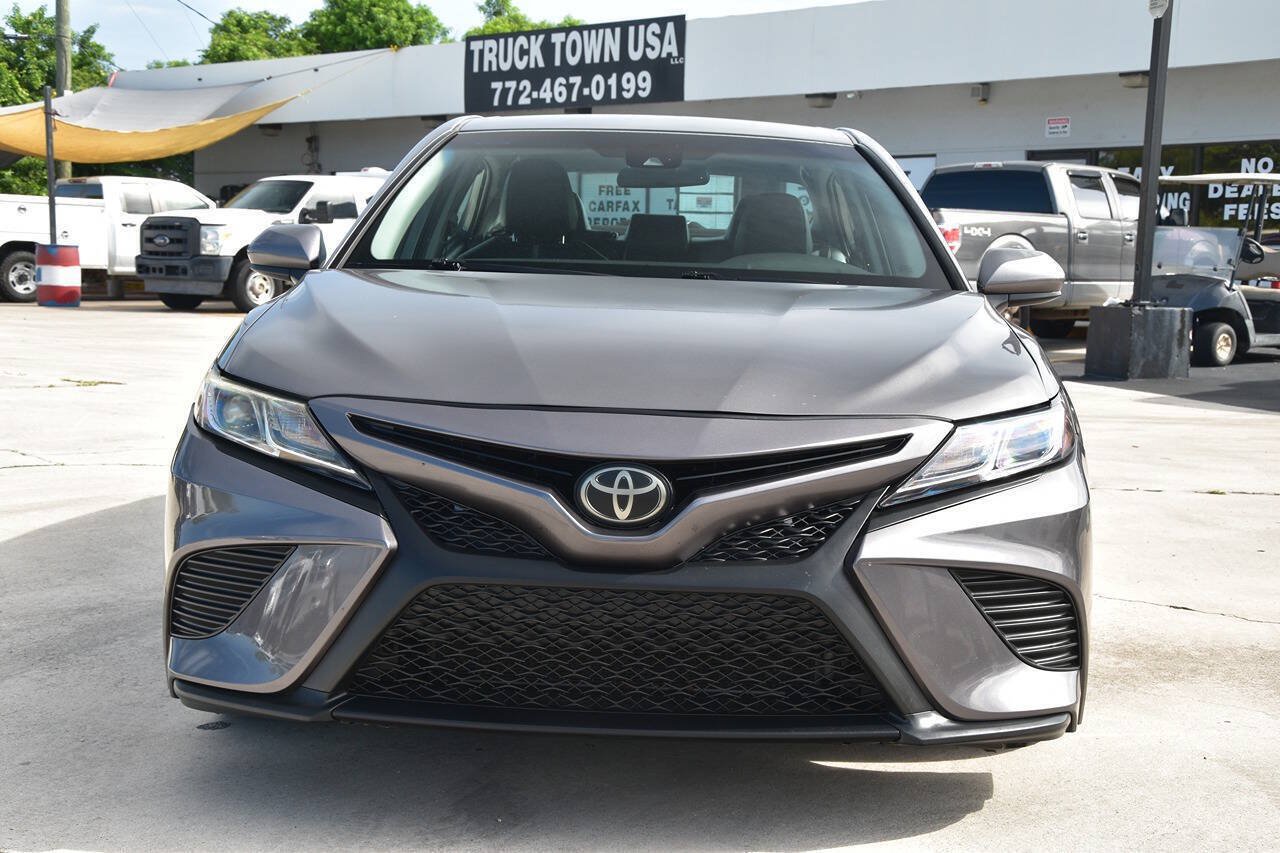 Used 2018 Toyota Camry SE FWD image 2