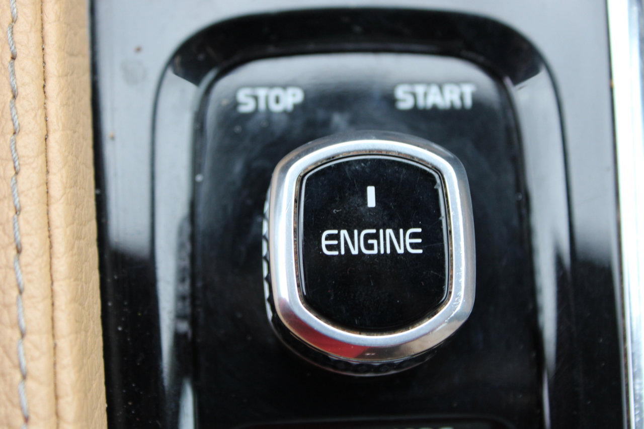 Used 2016 Volvo XC90 T6 Momentum w/ Momentum Plus Package image 25