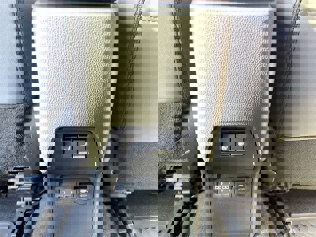 New 2025 Toyota Prius Plug-In Hybrid image 32