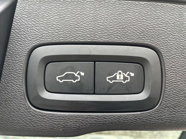 Certified 2025 Volvo XC60 B5 Plus image 11