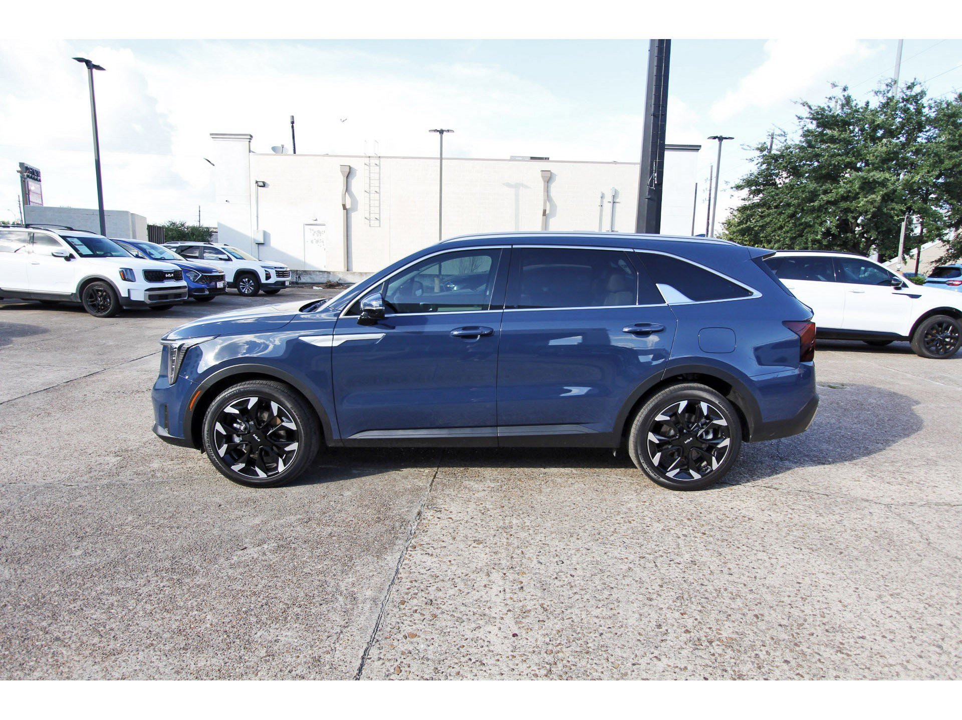 Certified 2026 Kia Sorento EX FWD image 4