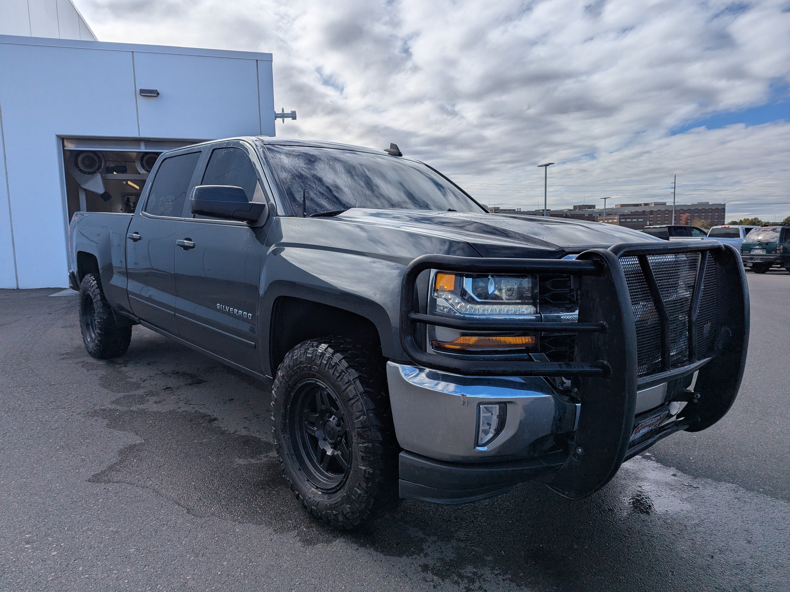 Used 2018 Chevrolet Silverado 1500 LT w/ All Star Edition AWD/4WD image 4