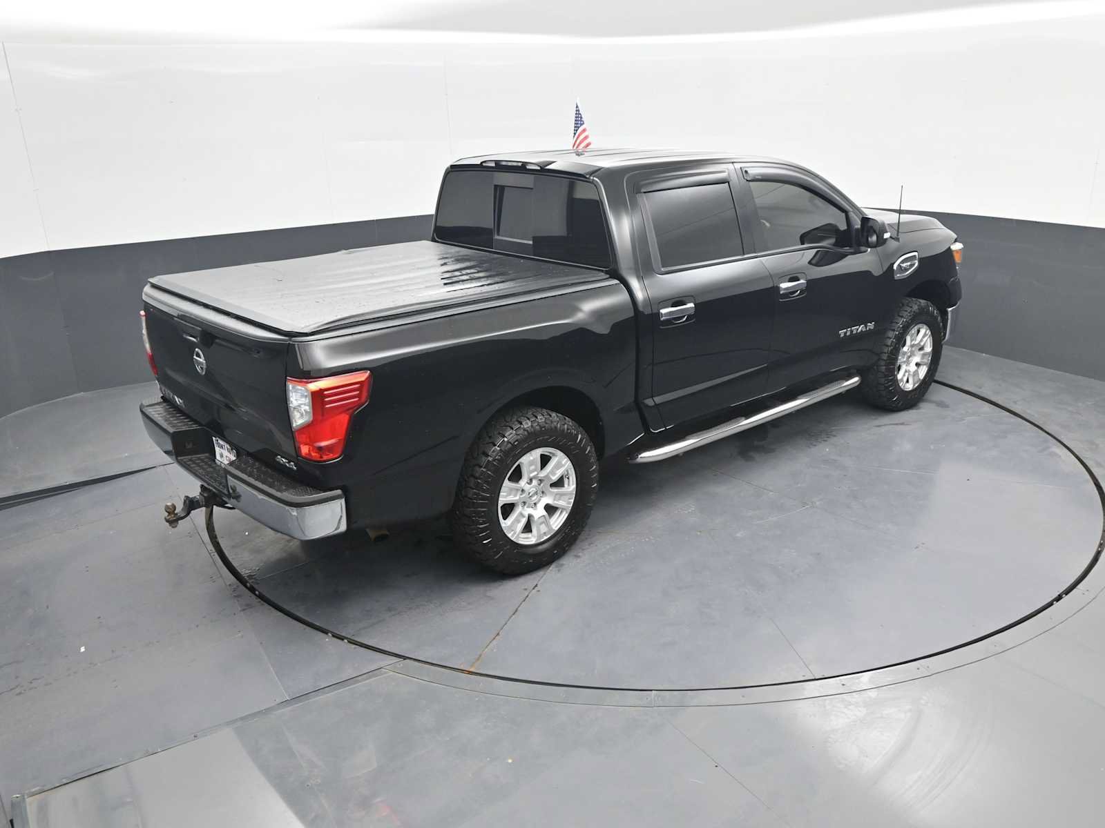 Used 2017 Nissan Titan SV AWD/4WD image 32