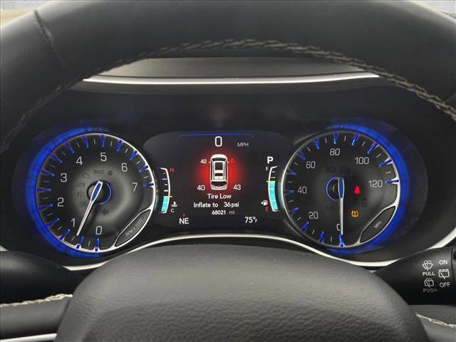 Used 2022 Chrysler Pacifica Touring-L image 9