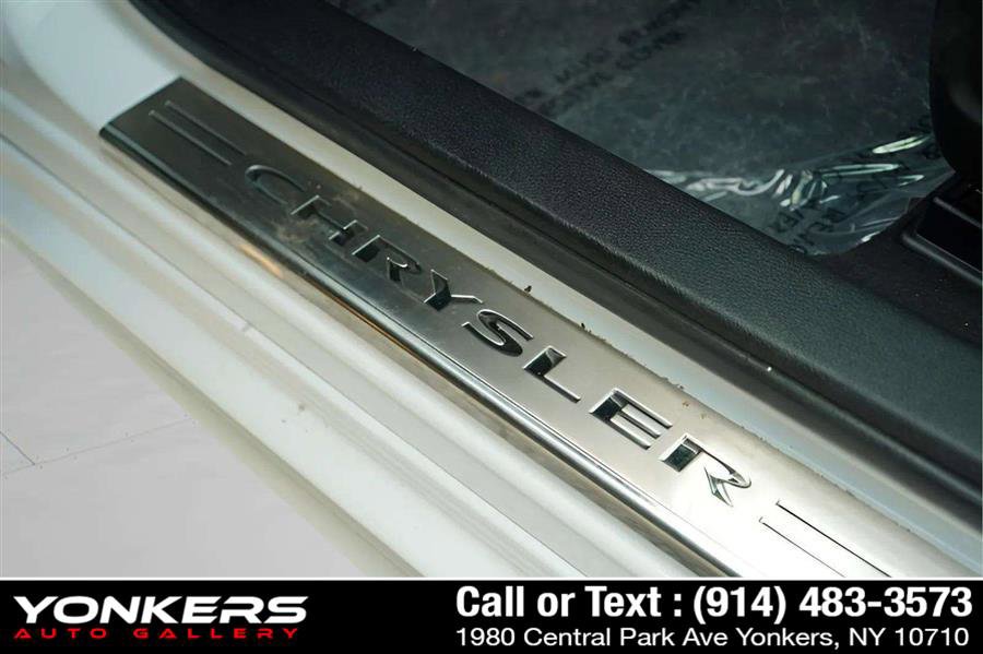 Used 2021 Chrysler 300 Touring L image 37