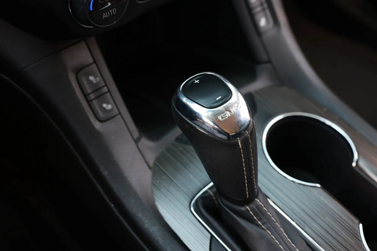 Used 2019 GMC Acadia SLT FWD image 35