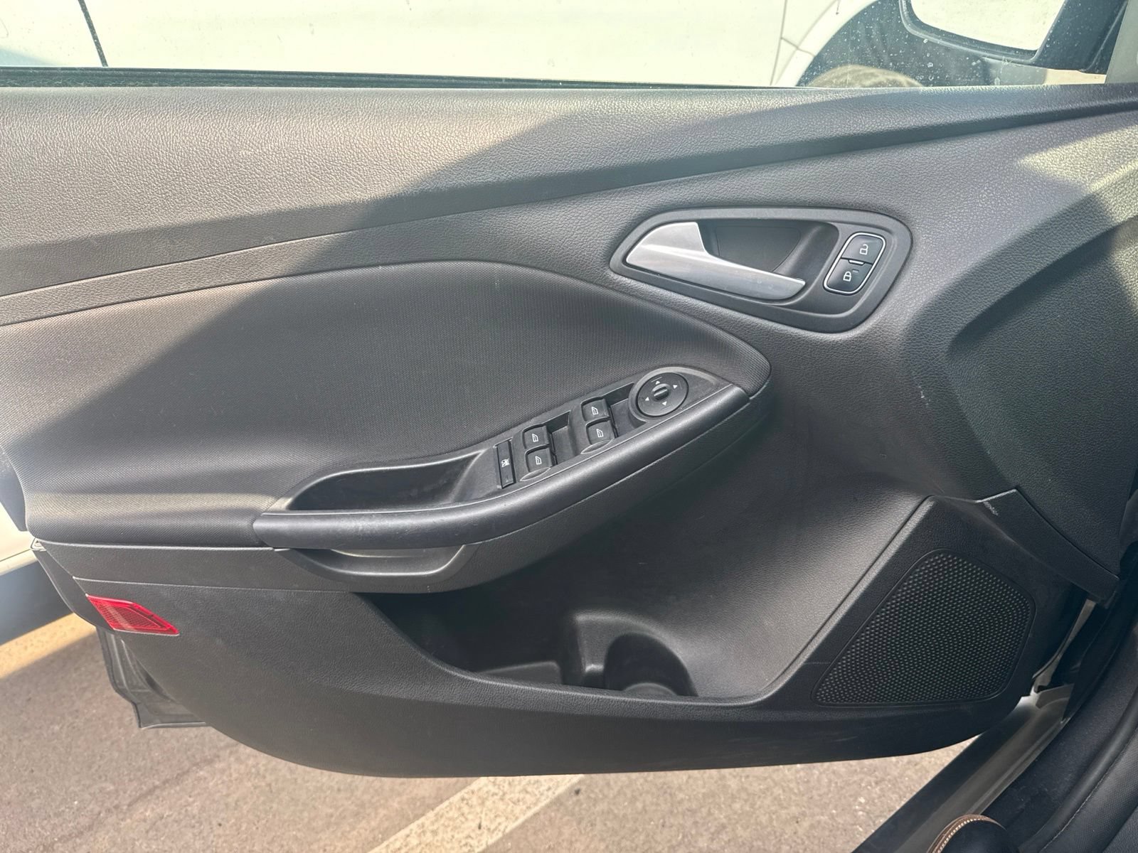 Used 2015 Ford Focus SE w/ Reverse Sensing Package FWD image 4