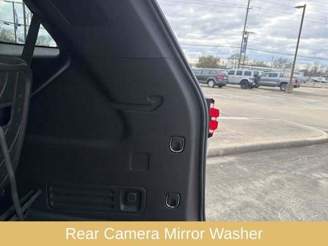 Used 2023 Chevrolet Traverse LT image 18