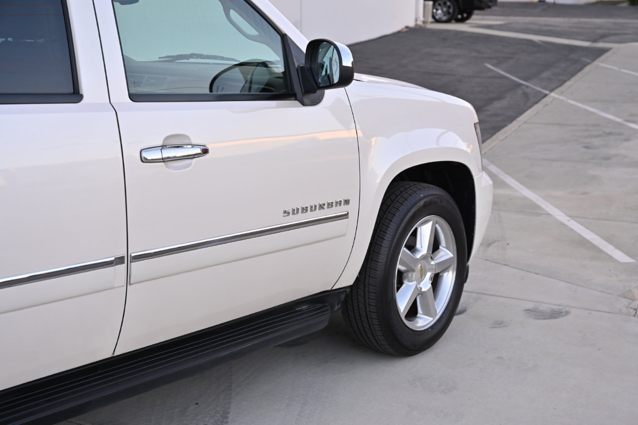 Used 2013 Chevrolet Suburban LTZ RWD image 26