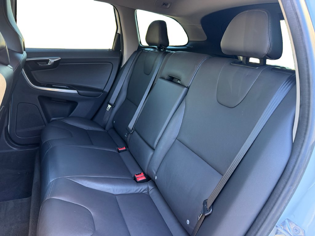 Used 2016 Volvo XC60 T5 Premier w/ Proximity Package AWD/4WD image 13