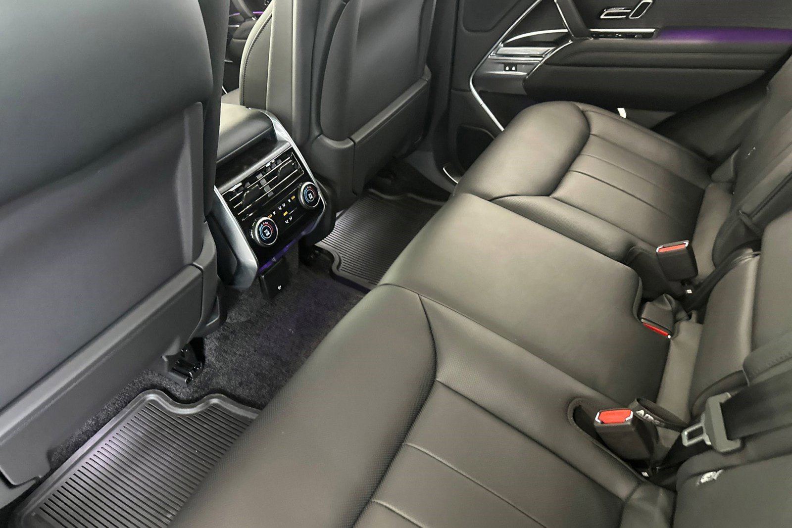 New 2025 Land Rover Range Rover SE image 15