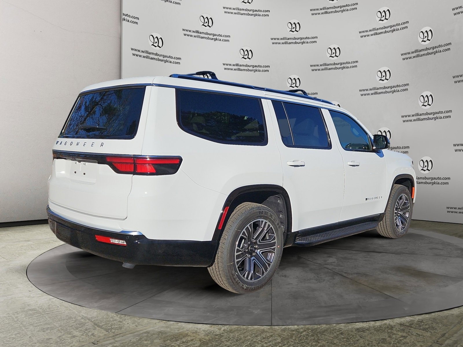 New 2025 Jeep Wagoneer 4WD image 5
