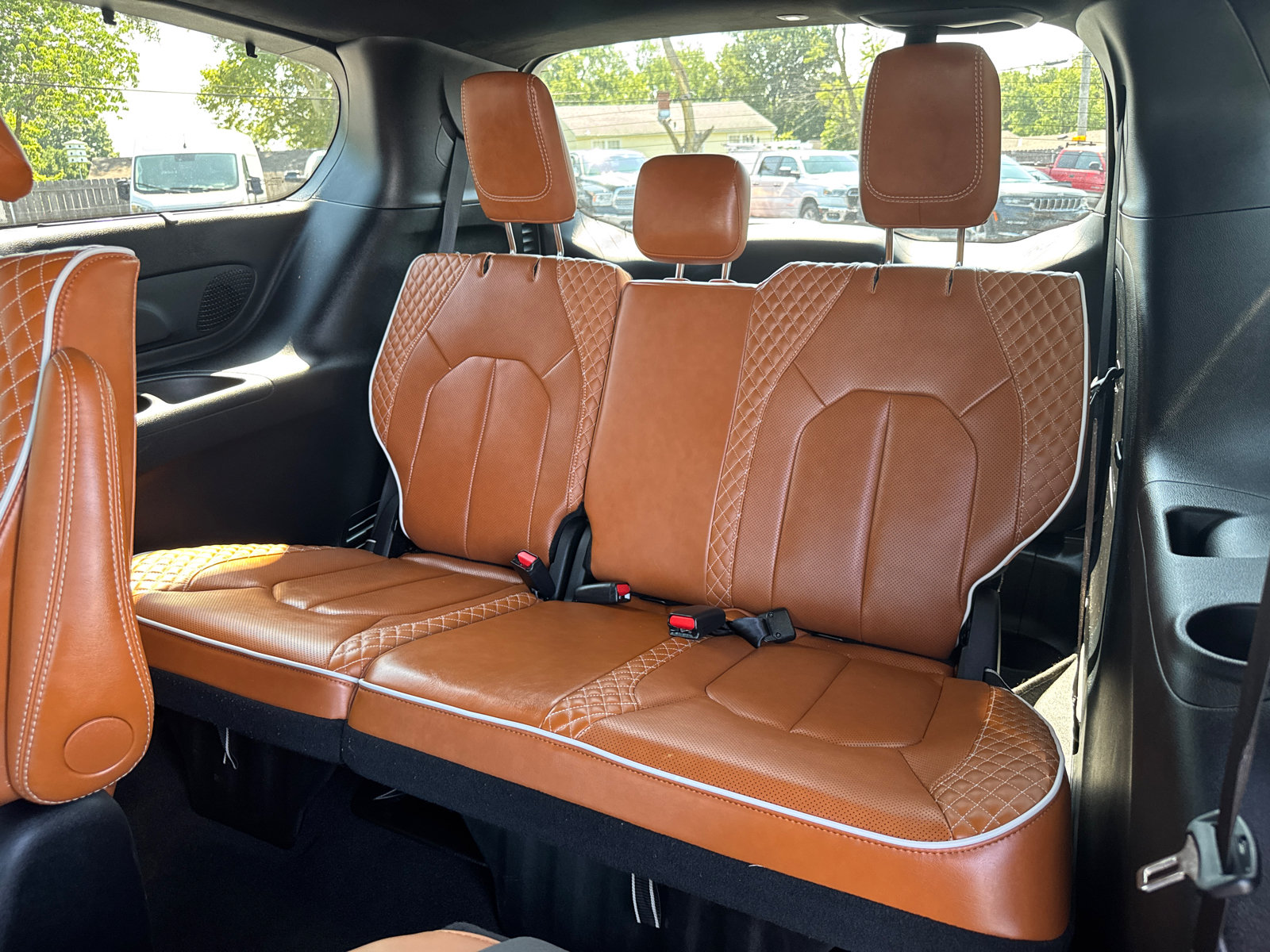 Used 2024 Chrysler Pacifica Pinnacle FWD image 6