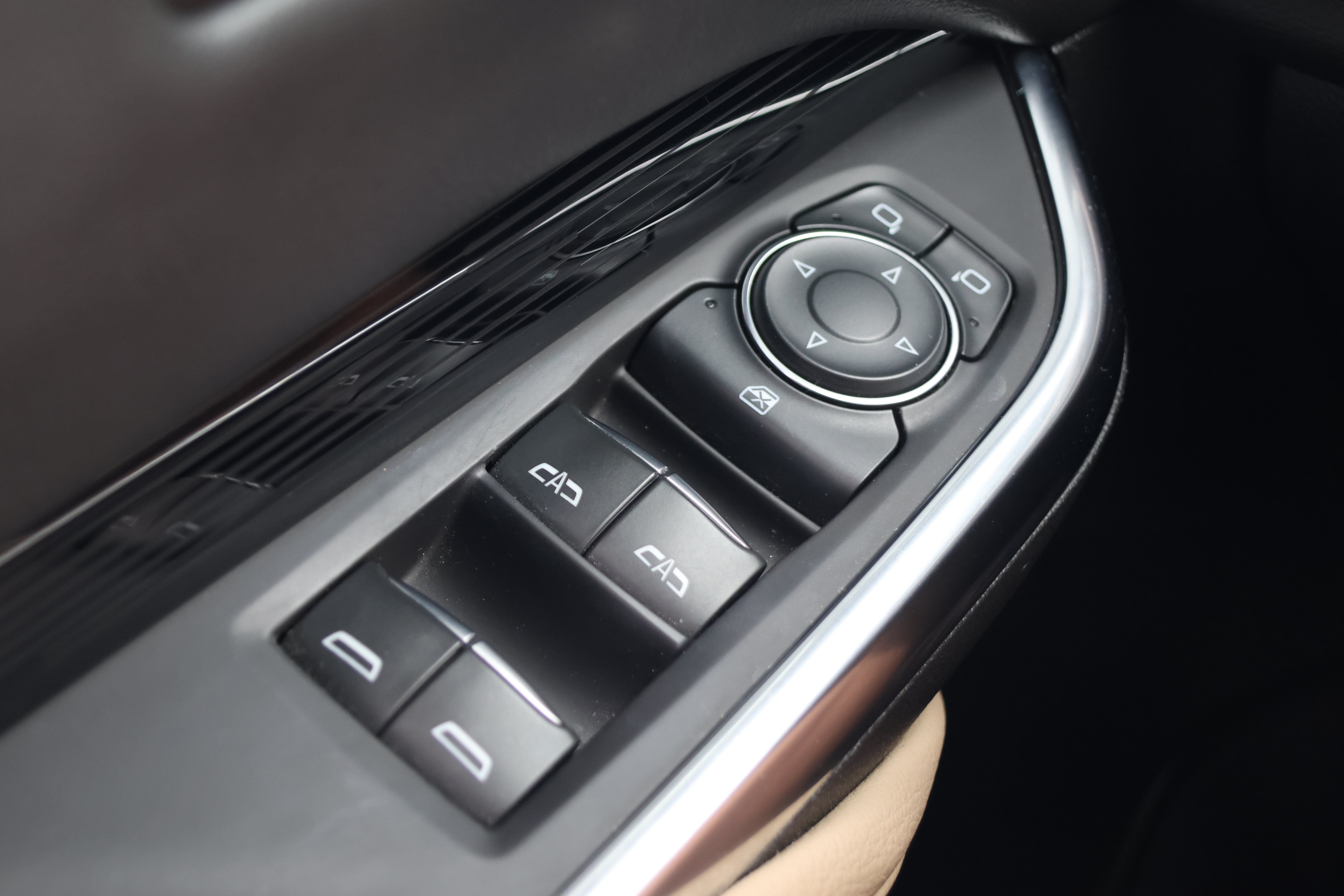 Used 2024 Cadillac XT4 Luxury w/ Cold Weather Package AWD/4WD image 14