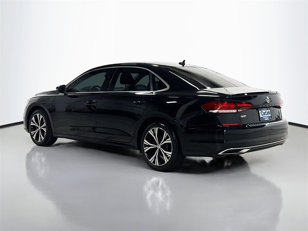 Used 2021 Volkswagen Passat 2.0T SE image 4