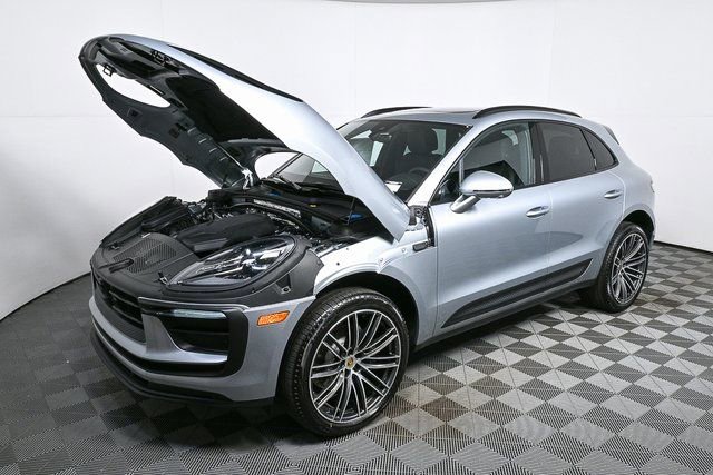 Certified 2026 Porsche Macan AWD/4WD image 32