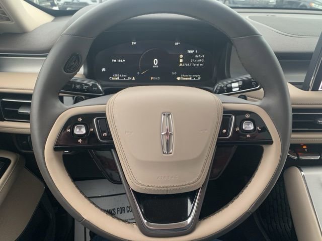 Used 2023 Lincoln Aviator AWD w/ Premium Package image 25