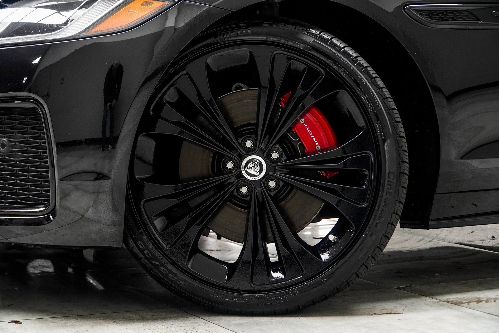 Used 2024 Jaguar XF R-Dynamic SE image 3