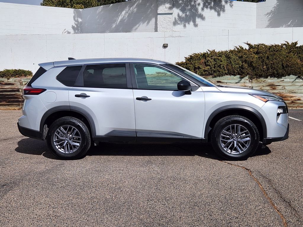 Used 2024 Nissan Rogue S image 2