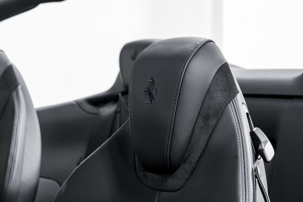 Used 2024 Ferrari Roma Spider RWD image 18