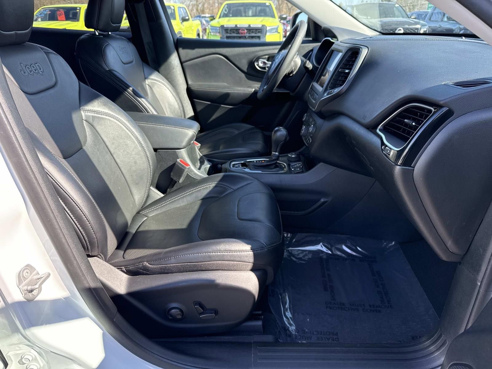 Used 2023 Jeep Cherokee Altitude Lux image 25