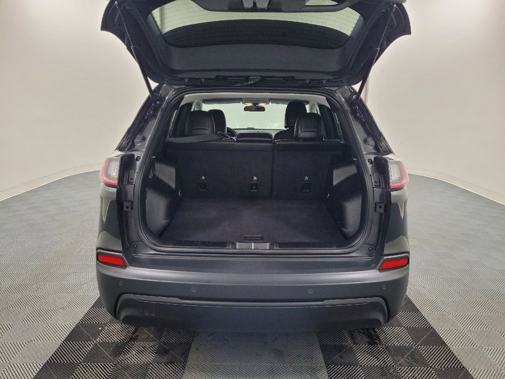 Used 2019 Jeep Cherokee Latitude Plus AWD/4WD image 29